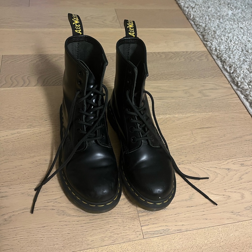 Dr. Martins Shoes Size 7 women's